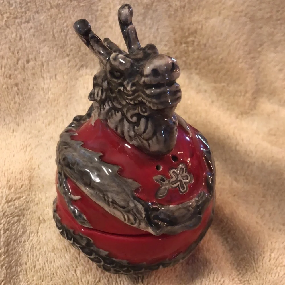 Blue Sky Clayworks Heather Goldminc 2012 Dragon/Vine Salt & Pepper 5”x5”